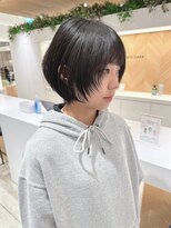 ステア ケース(stair case)&nbsp;大人かわいい黒髪マッシュショートボブ耳かけ