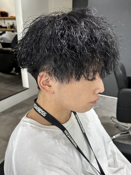 ヒュイル バイ ニアウ(Hwyl by Niau) メンズマッシュパーマツイストパーマスパイラルパーマ刈り上げ