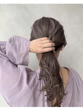 ヒュー 広島(HEW) ブリーチ無しレベンダーグレーレイヤーカット透明感カラー20代