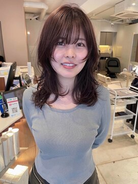 カイラ(KAILA) 【KAILA】ミディアムレイヤー　モカブラウン　くびれヘア◇奥村