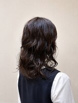 ウミト(Umito)&nbsp;モカブラウンのゆるふわウェーブセミロング