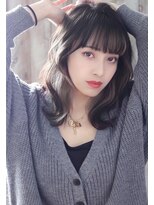大人可愛いチャコールグレー×フェイスフレーミングミディc