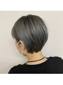 ショートボブ×シルバーグレージュ