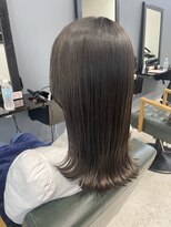 レナータ ヘア(Renata hair)&nbsp;大人可愛い20代30代40代スモークカラー／外ハネスタイル