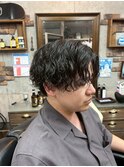 ウェット質感でつくる無造作パーマスタイル