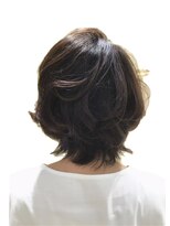 アルム(arum) 上品に揺れる大人レイヤーボブ