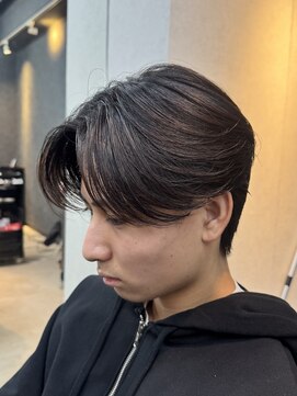 リード(REEED) MEN’S HAIR/フェザーパーマ/センターパートウルフ