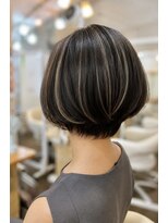 フルール(fleur) 白髪ぼかしショートハイライト