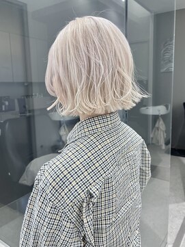 イリ(iLi) 【iLi×Ryong】ボブ×ホワイトブロンド〈立川〉