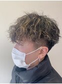 ツイストスパイラルパーマ　ハイライトカラー