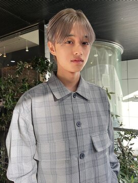 ヘアーアンドメイク ビス(HAIR&MAKE bis) ブリーチ2回~シルバーグレージュ☆【多田華歌】