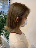 グレージュ切りっぱなしボブ前髪ありミニボブミルクティベージュ