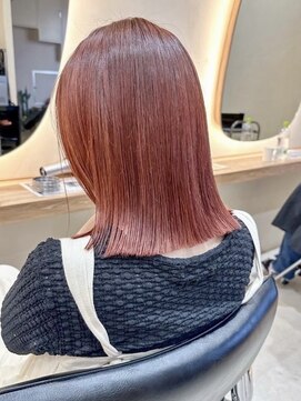 ヒビヲ(HIBIO) 横浜ペールピンクベージュカラータッセルボブ切りっぱなしボブ