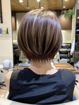 バンプ ギンザ(BUMP GINZA) 30代40代50代ミセス似合わせ白髪ぼかしショートボブ前髪ありer