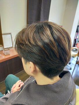 ミディアムショートのセンターパート