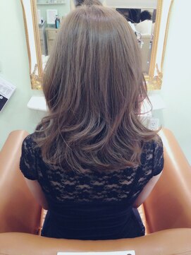 ミー(Mee) ふんわりエアリーアッシュ