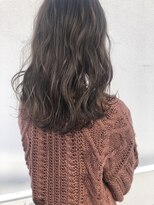 ヘアデザイン ソラ(Sola) 秋スタイル：モカベージュカラー×ふんわりロングウェーブ
