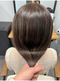 《三軒茶屋 Aria》髪質改善スモーキーアッシュ