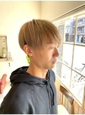 マッシュショート流行ブリーチカラーモテ髪束感ツーブロック