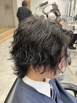 ラヴィズムバイフィフス(LUVISM by fifth) 波巻きスパイラルパーマウルフパーマ新潟万代