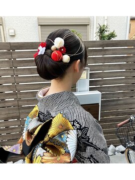 ブラウン(Brown+) 古典的が可愛いお団子スタイル