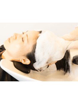 【疲労改善ヘッドスパ】お客様の頭皮の状態に合わせた商材で頭皮の環境を整えながら本格的なマッサージを◎