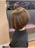 白髪を隠すから、活かすへ。ハイライト＋オンカラー