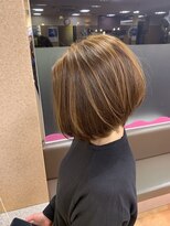 プラーナ 河口湖店&nbsp;白髪を隠すから、活かすへ。ハイライト＋オンカラー