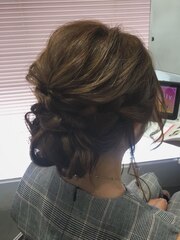 入学式ヘアアレンジのシニヨンアレンジ