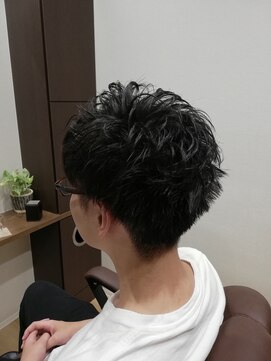 アローナ(Arona) サイドツーブロックトップポイントパーマスタイル