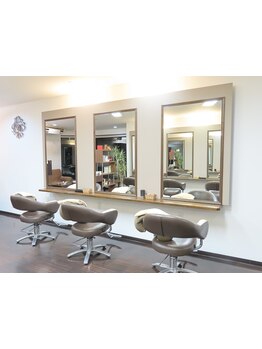 あなたの理想をカタチに！アットホームな雰囲気と、心地よい距離感で仕上げるヘアスタイルが◎