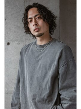 サップ 吹田店(Sup) ミディアムウルフ。パーマはソフトツイストパーマ。