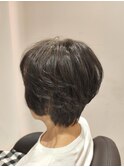  ナチュラルで軽やかさのあるフェミニンショートカット