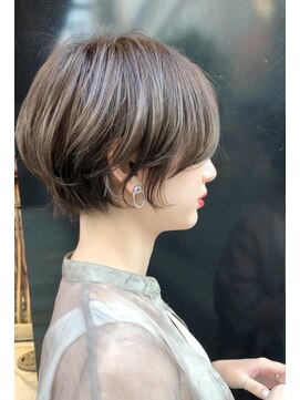 キアラ(Kchiara) 耳掛け丸みコンパクトショートkchiara福岡天神川野直人