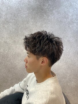 ラルス(Larus) MEN’S HAIR/サーフカール/刈り上げセンターパート/本八幡