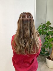 ブラウンベージュ ロングヘア 簡単ヘアアレンジ