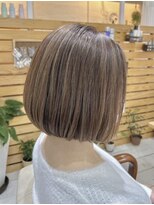 コンフィープラス(comfy plus)&nbsp;20代30代40代大人可愛い小顔切りっぱなしボブハイライト白髪染め