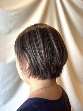 ココカラヘアー ニコ(cococara hair nico) ハイライト/白髪ぼかし/デザインカラー/ブリーチ/ショートボブ