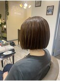 ツヤブラウンで上品に◎美シルエットボブ