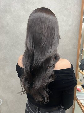 グラフィー(graphy) ダークシルバーで艶やか巻き髪ロング
