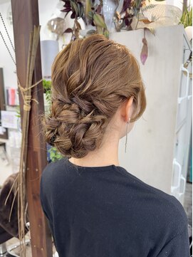 シエル(Ciel) ヘアセット★ふんわりシニヨン