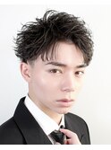 アップバングショート黒髪フェザーショート短髪ビジネスショート