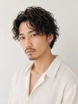 レイフィールド 岐阜茜部店&nbsp;大人ウェーブパーマ × センターパート