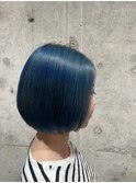 コバルトブルー×切りっぱなしボブ