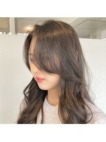 トコ(toco) ★レイヤーロング前髪薄めエモージュグレージュ