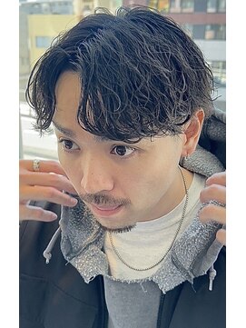 ウェイビーエフティフィフス 横浜西口(WAVEY ft.fifth) 波巻きスパイラルパーマセンターパートツーブロックメンズパーマ