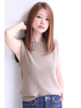 オーロ(ORO) 毛先ワンカールで決まる大人ローレイヤースタイル