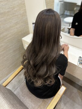 ラビス クローバー(Lovis clover) イメチェンヘアスタイル アンブレラカラー 前髪カタログ