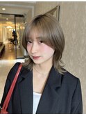 レイヤーボブミディアムヘアミルクティーカラー10代20代30代