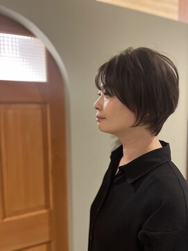 イア(oia) アッシュベージュショート